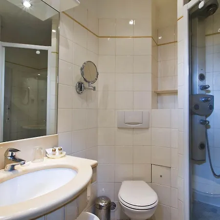 Hotel De Suez 3*